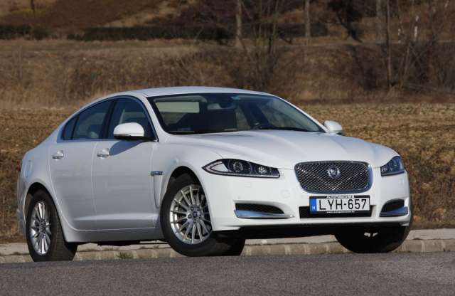 Meg lehet szeretni! Négyhengeres dízel Jaguar XF teszt