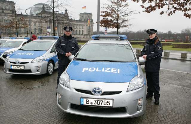 Hibrid és elektromos autókat kapott a rendőrség