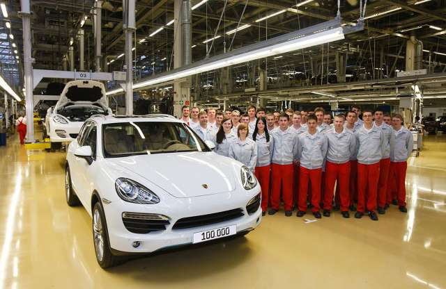 Százezernél tart a második generációs Porsche Cayenne