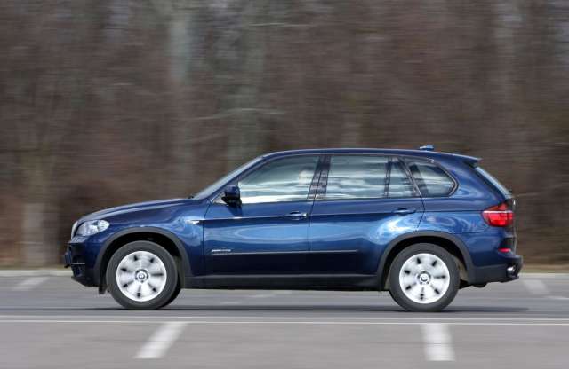 Elgurulhatnak az X5-ösök, hat autót hív vissza a BMW