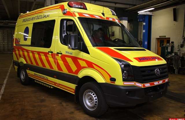 Új esetkocsik a mentőknél – egy év alatt 2,775 milliárdért