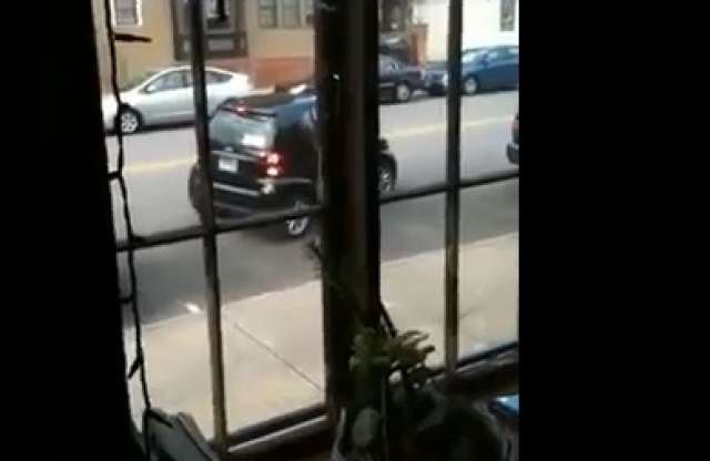 Videón az egyik legszerencsétlenebb parkolás