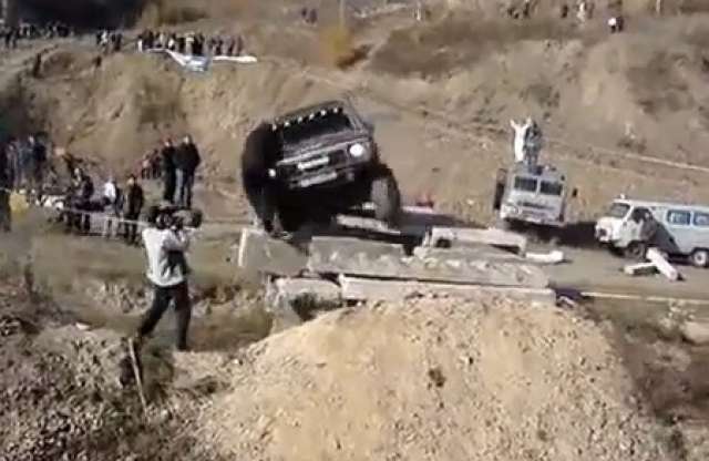 És ezt így hogy...lehet túlélni? Az elgázolt operatőr esete