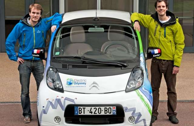 Villanyautóval a Föld körül: 300 töltéssel, akkucsere nélkül