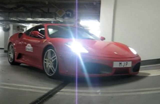 Szánalmas és unalmas videón a Ferrari gyötrelme