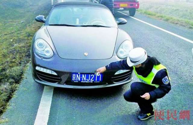 Fogkrémmel írta át a rendszámát