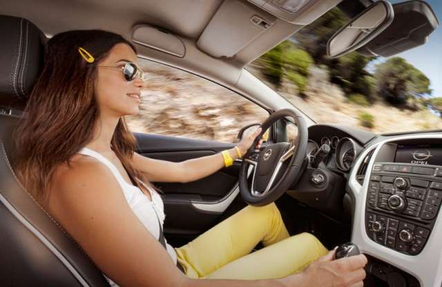 Hivatalos: a nők nem tudnak parkolni – nőnapi köszöntő