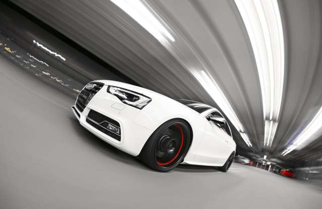 377 lóerővel frissült a Fehér szörnyeteg