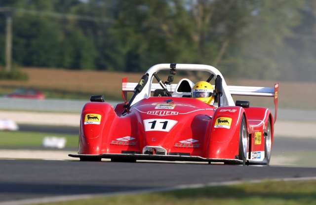 Miniszoknyák között 3,1 s 100 km/órára - kipróbáltuk