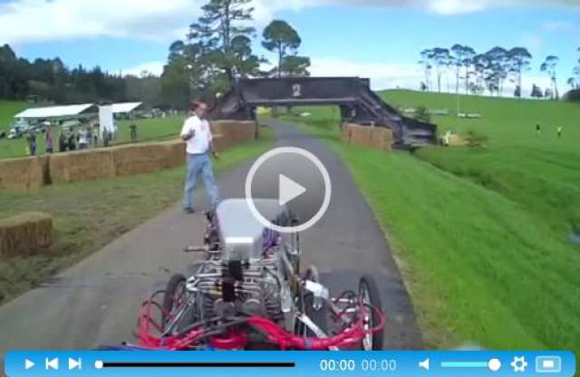 A féleszű dragsteres pillanatok alatt a patakban végezte