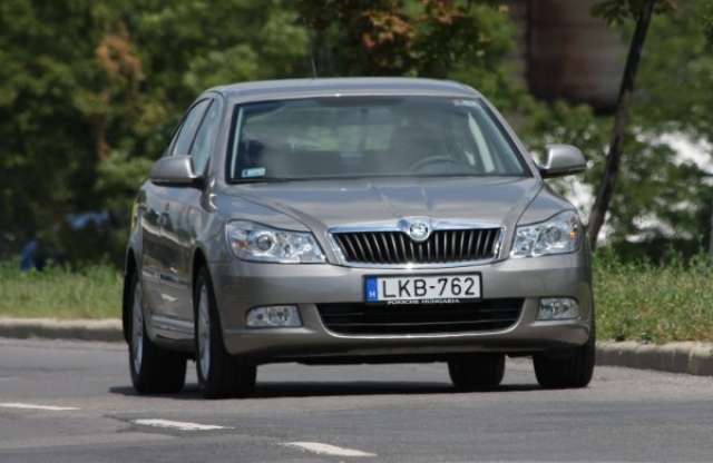 Itt a tavasz, dagad az autópiac