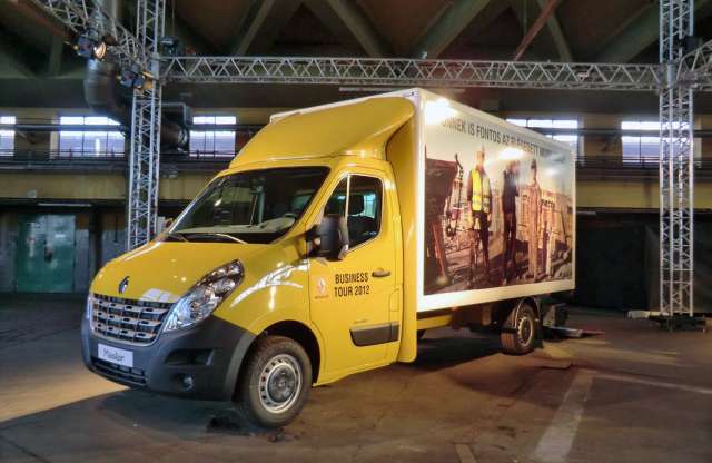 Nyakába veszi az országot a Renault