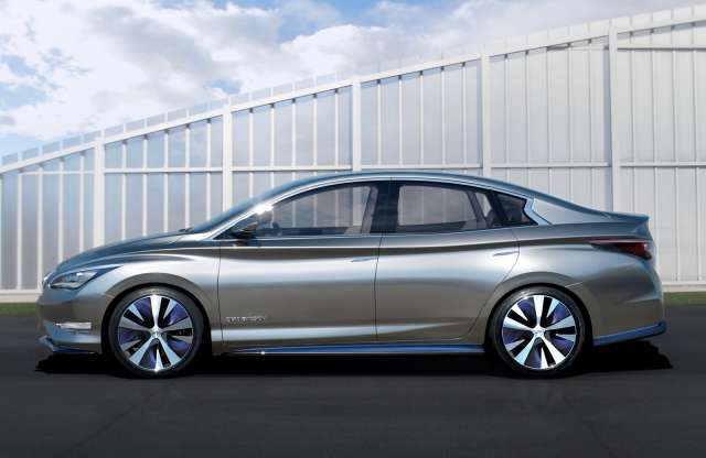 Konnektorból tölthető családi szedán Leaf-ből az Infinititől