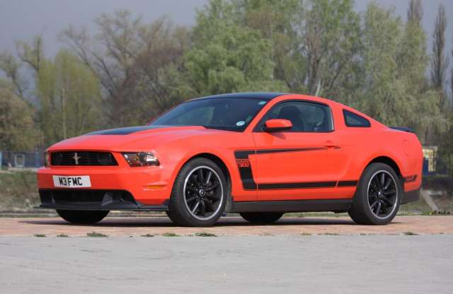 Vágtában teszteltük a legizmosabb Mustangot