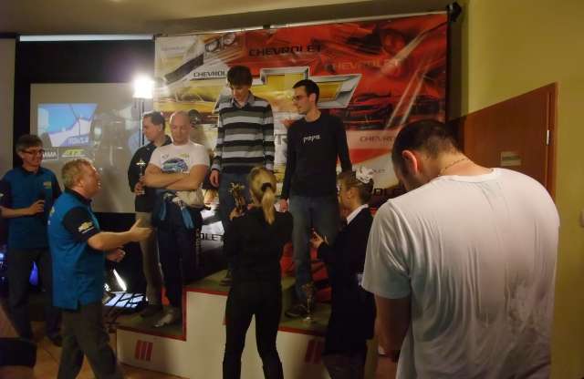 Büntetés a gokartpályán: Budapesten járt Rob Huff