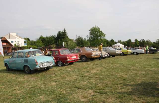 Egyre több, már 120 ezer veterán jármű rója útjainkat