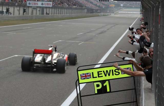 Hamiltonra büntetés, ránk egy kiszámíthatatlan Kínai GP vár