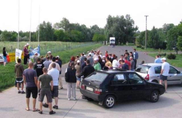 Utat keresne autójával?