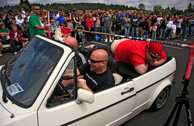 Drift és Autó-Limbó Kecskeméten: ki csúszik át a léc alatt?