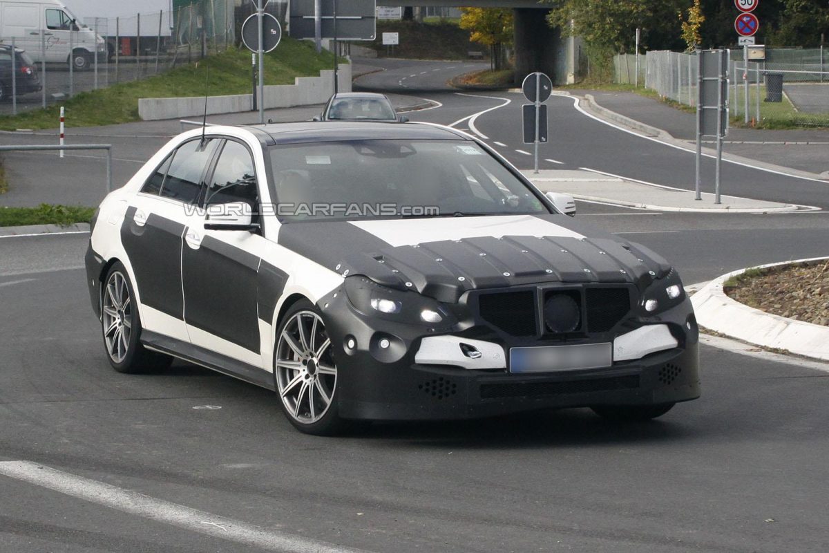 MERCEDES-BENZ E-OSZTÁLY