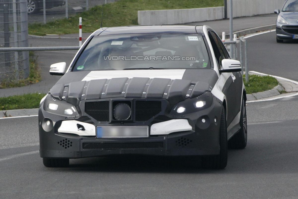 MERCEDES-BENZ E-OSZTÁLY