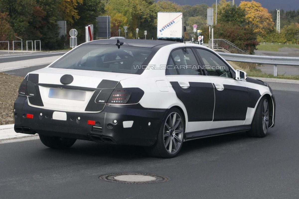 MERCEDES-BENZ E-OSZTÁLY