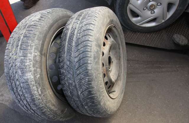 Kánikulában útra szabad kelni téli gumival?