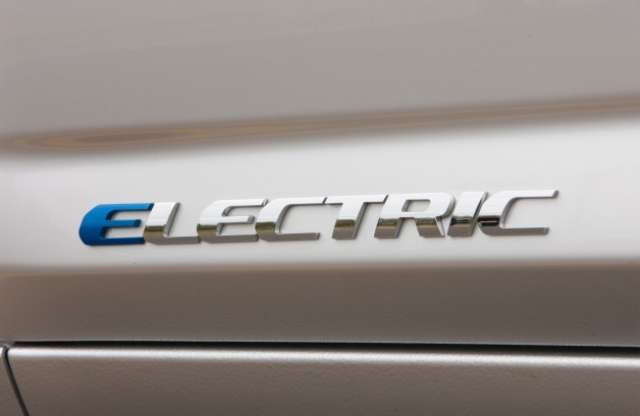 Első részlet az elektromos Toyota RAV4-ről