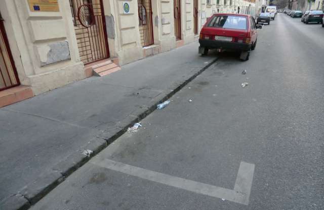 Félrevezető a felfestés, a parkolókat büntetik
