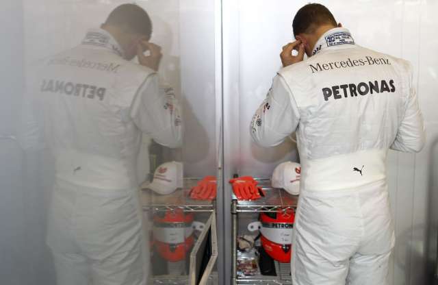 Schumacher annyira gazdag, hogy simán utálhatja a gumikat