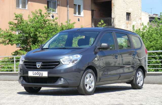 2,8 millióért jön a tetőre állított Dacia Lodgy egyterű
