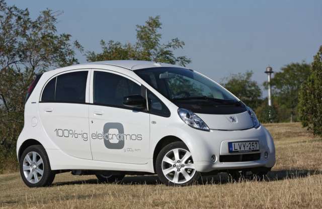 Minden ötödik autó elektromos lesz 8 év múlva, de nem itthon