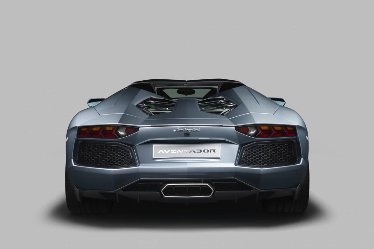 LAMBORGHINI AVENTADOR