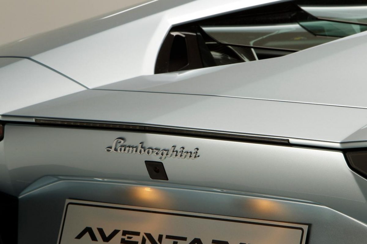 LAMBORGHINI AVENTADOR