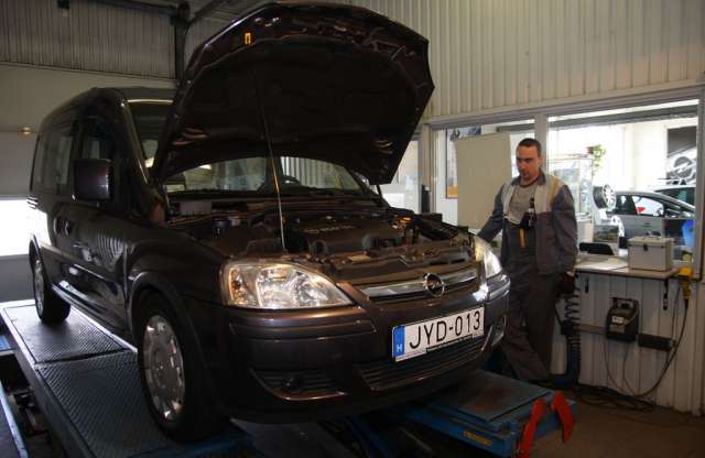 4990 forintért bárki megtudhatja: érdemes-e árára egy koros Opel