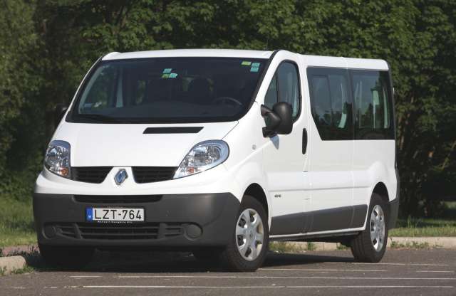 A profi – Renault Trafic Passenger teszt