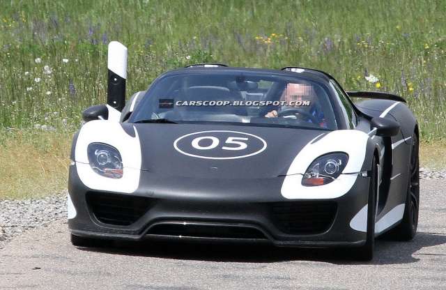 Kémfotón a Porsche, ami 150-nel tud menni. Vagy 325-tel