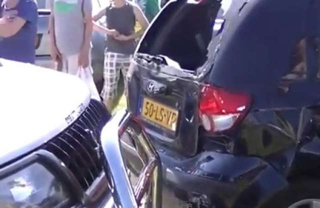 Hogyan ne húzzunk ki egy autót az árokból?