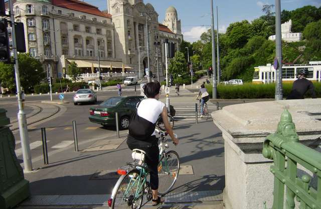 Balesetveszély a Szent Gellért téren