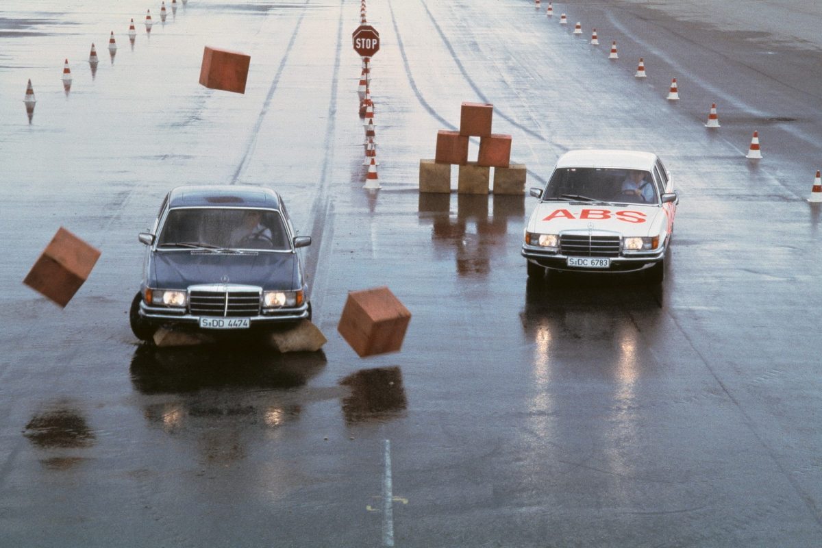 MERCEDES-BENZ S-OSZTÁLY