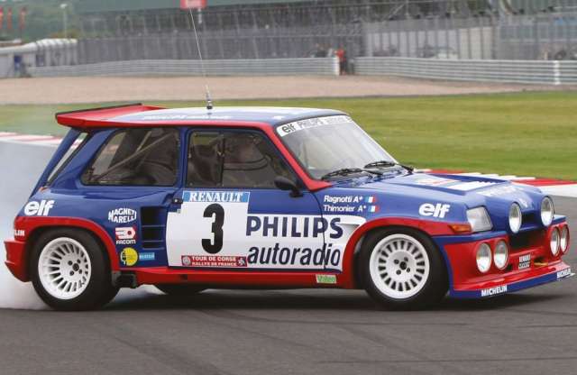 De mit keresett a nő a bukótérben?