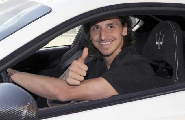 Melyik futballmilliomos milyen kocsival jár?