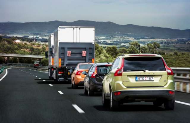 Nem vezet a sofőr: kisebb a fogyasztás, kevesebb a baleset