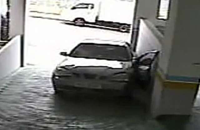 Óriási kár a garázsbehajtón