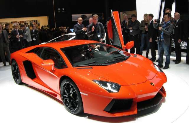 F16-ost alázott a legújabb Lamborghini