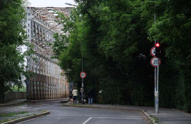 Elátkozott piros lámpák, amik feltartanak