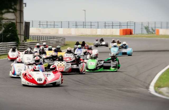 Oldalkocsik harca a mogyoródi íveken