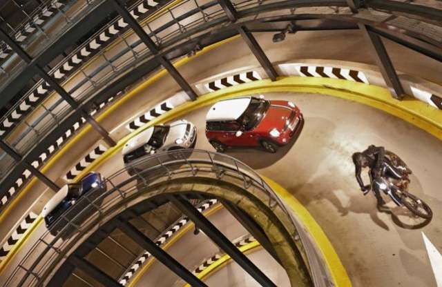 Ötkarikás Mini-mozi az Olasz meló mintájára