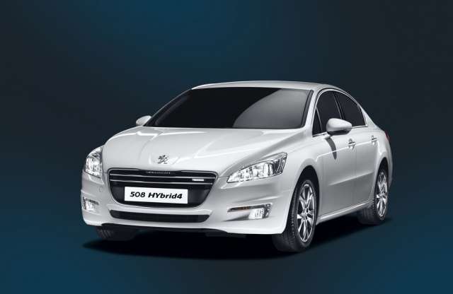 További legózik a Peugeot: az 508 szedánként lesz hibrid
