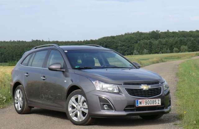 200 ezer forintért lesz kombi a Chevrolet Cruze
